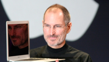 Steve_Jobs_with_MacBook_Air